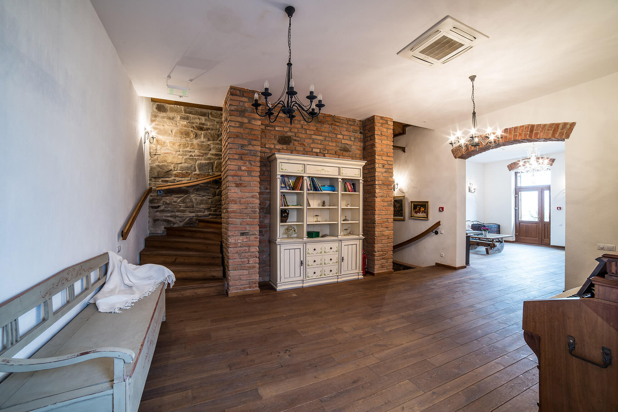 BINE AI VENIT ACASA!