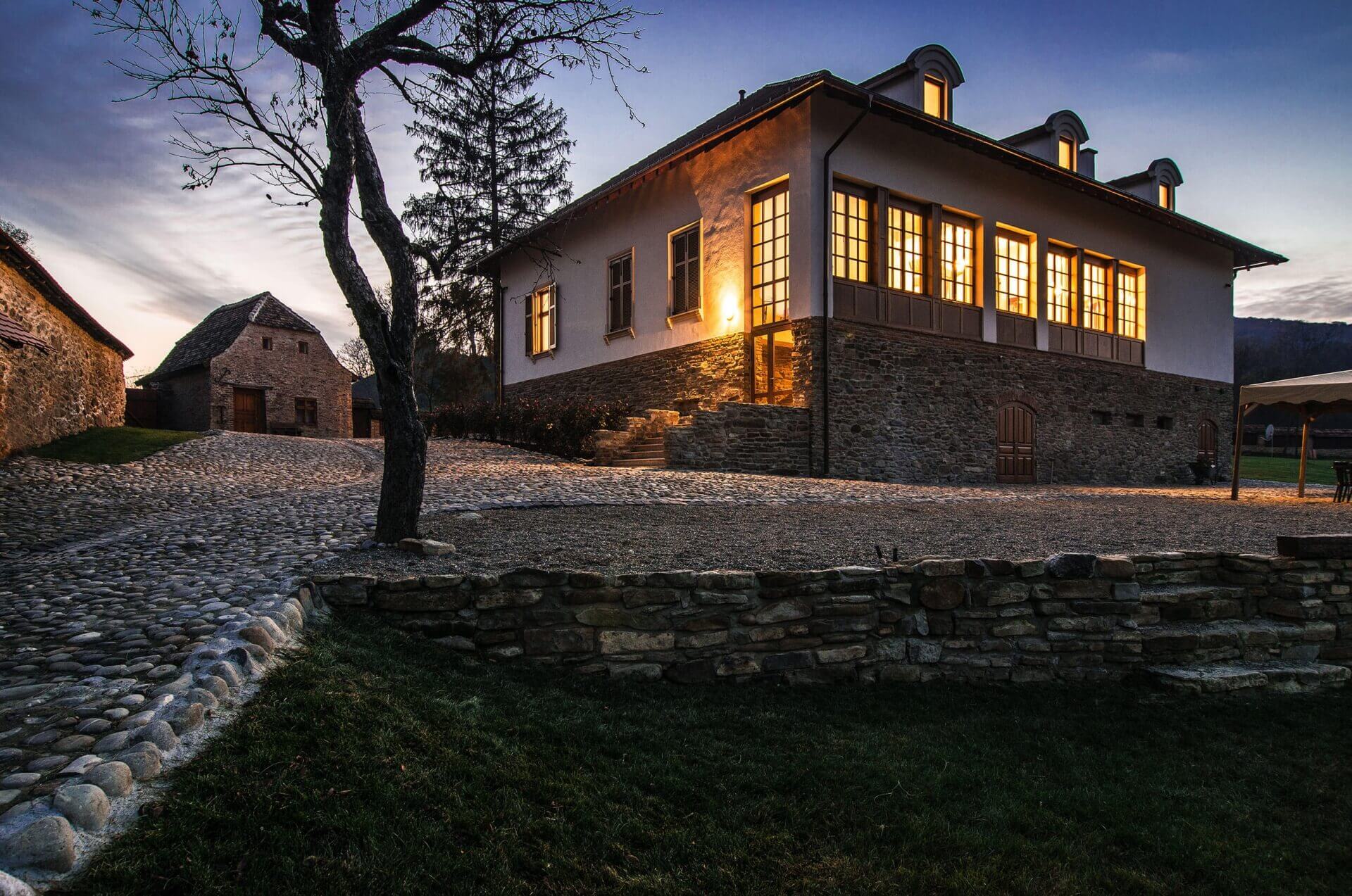 BINE AI VENIT ACASA!